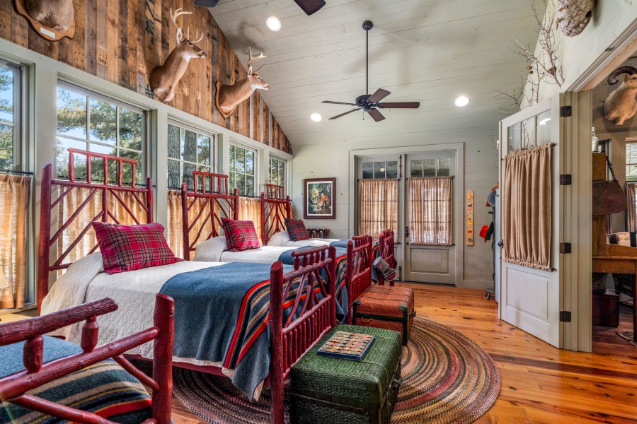 575 Guinns Cove Lane- Sugar Creek Farm For Sale- 440 Acres